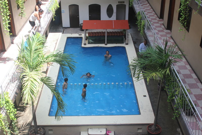 Sevillano Acapulco Bagian luar foto